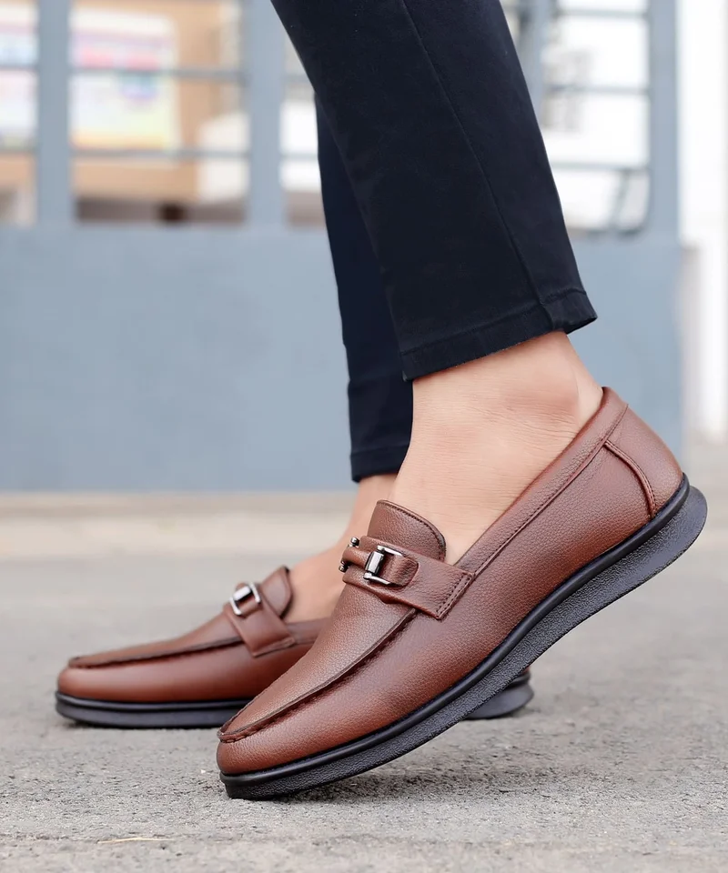 باكا بوتشي حذاء رجالي بني بنقوش سهلة الارتداء